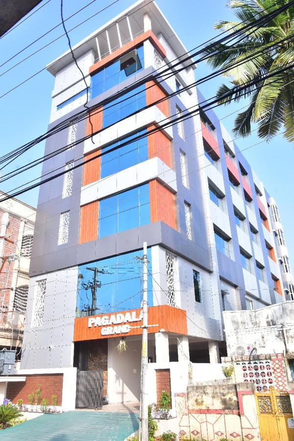 Готель Pagadala Grand Residency Bapatla Екстер'єр фото
